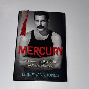 Freddie Mercury Biography Book by Lesly-Anne Jones‎